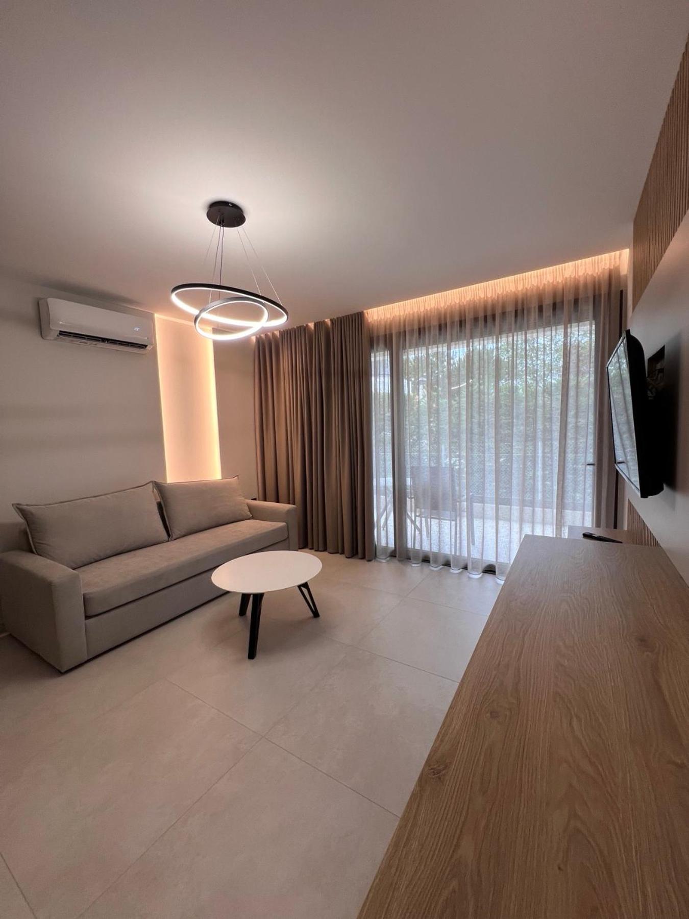 Sealuxe Living Aparthotel Nea Iraklitsa Екстериор снимка