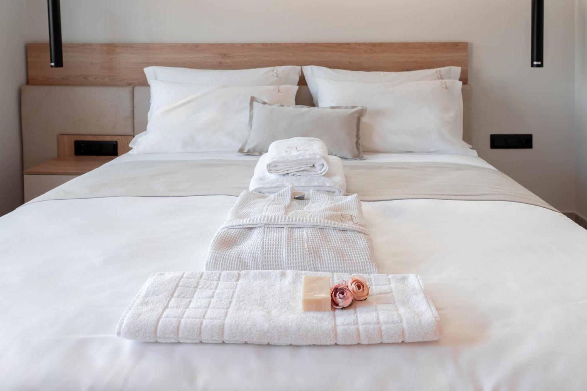 Sealuxe Living Aparthotel Nea Iraklitsa Екстериор снимка