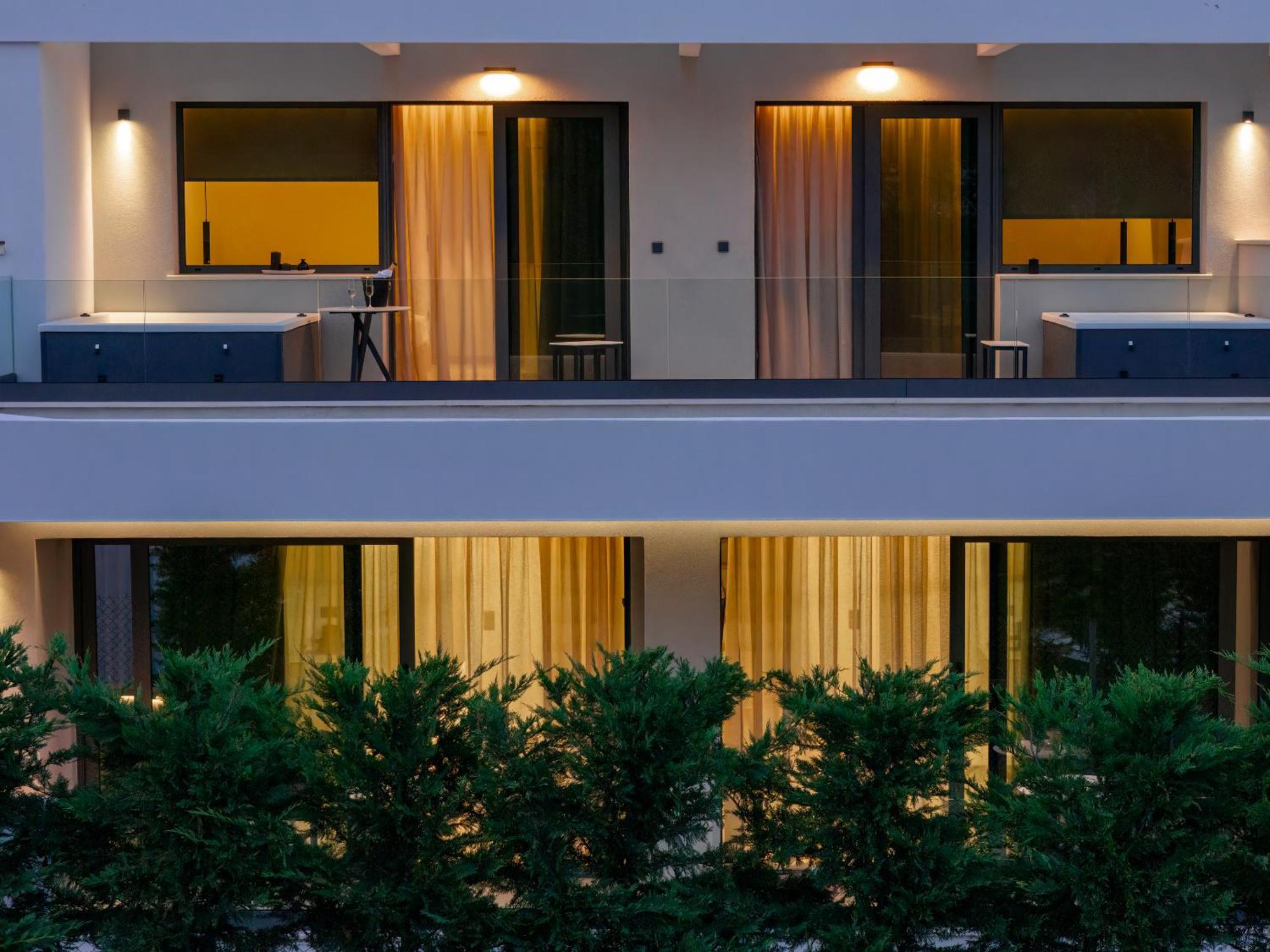 Sealuxe Living Aparthotel Nea Iraklitsa Екстериор снимка