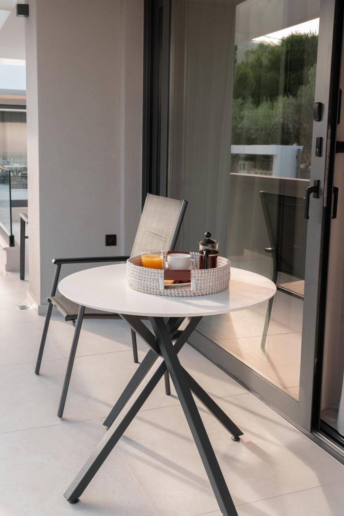Sealuxe Living Aparthotel Nea Iraklitsa Екстериор снимка